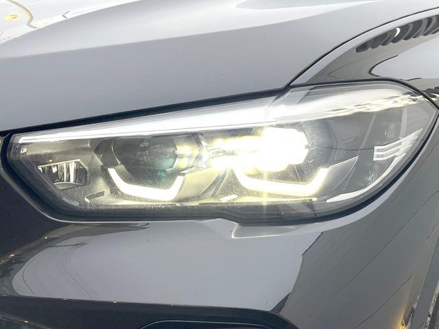 ●LEDヘッドライト:夜間走行時も良好な視界を確保し安心して運転できる高輝度LEDヘッドライトを装備!点灯速度が早く、消費電力も抑えられています。