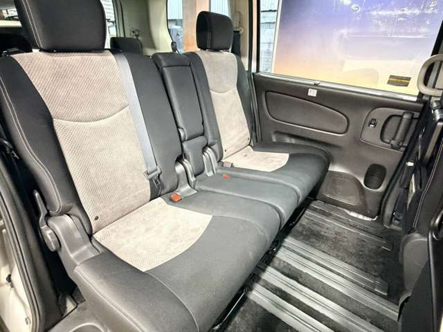 車内もキレイで嫌な臭いもありません☆車内の臭い、汚れが気になる方は内装のスチームクリーナーも施工可能です♪