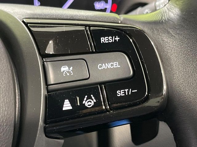 【アダプティブクルーズコントロール】高速道路での長距離走行が楽に!!自動で速度を保つクルーズコントロールが、衝突軽減システムと連携し、前方の車両を感知して車間を保つように速度調節してくれます!!