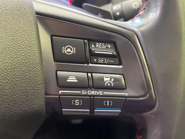 【全車速追従機能付クルーズコントロール】高速道路での長距離走行が楽に!!自動で速度を保つクルーズコントロールが、衝突軽減システムと連携し、前方の車両を感知して車間を保つように速度調節してくれます!!