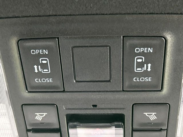 【両側パワースライドドア】スマートキーや運転席のスイッチで後席両側スライドドアの開閉が可能♪電動だから力を入れてドアを開ける必要が無く、小さなお子様でも簡単に開け閉めでき快適です♪