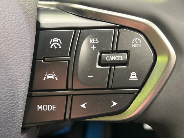 【レーダークルーズコントロール】高速道路での長距離走行が楽に!!自動で速度を保つクルーズコントロールが、衝突軽減システムと連携し、前方の車両を感知して車間を保つように速度調節してくれます!!