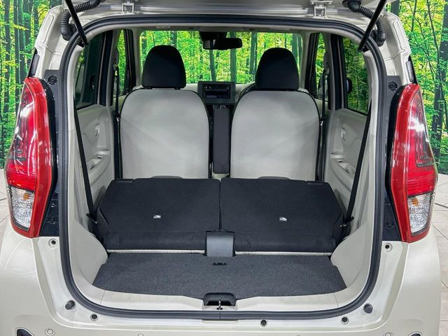 積み下ろしのしやすいデッキにはたっぷりと荷物を積み込んでいただけます。遊びから仕事まで、様々なシーンで頼れます♪