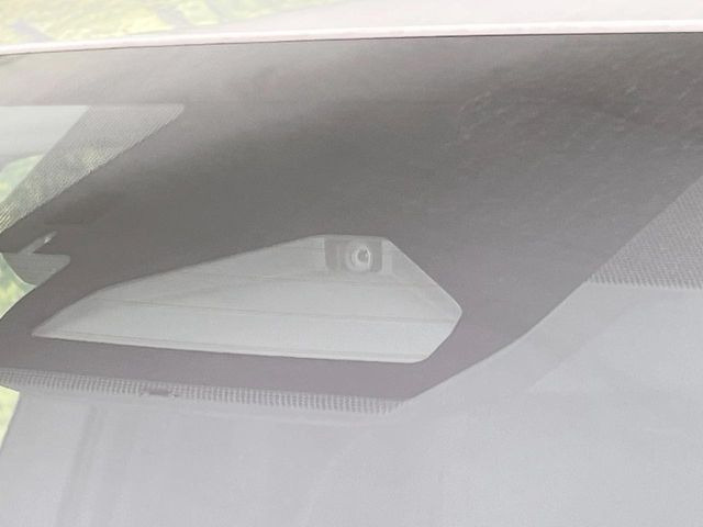 【トヨタセーフティセンス】走行中に前方の車両等を認識し、衝突しそうな時は警報とブレーキで衝突回避と被害軽減をアシスト。より安全にドライブをお楽しみいただけます。