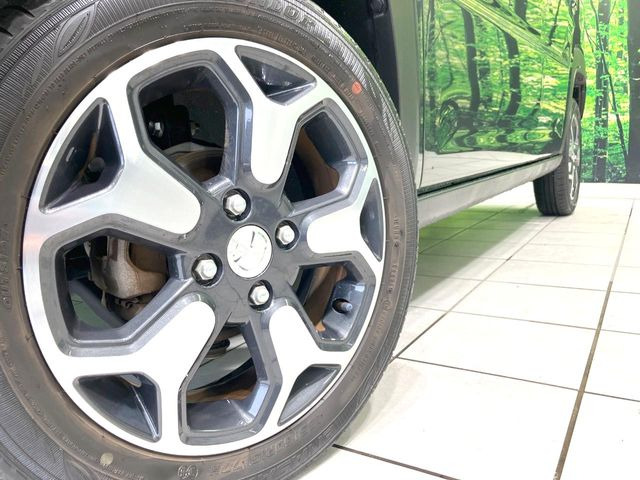 �y����15�C���`�A���~�z�C�[���z�O�ςɃ}�b�`���������A���~�z�C�[���𑕒����Ă���܂��B�e��ЊO�A���~�z�C�[����A�X�^�b�h���X�^�C�����戵�����Ă���܂��B���񂲑��k����������