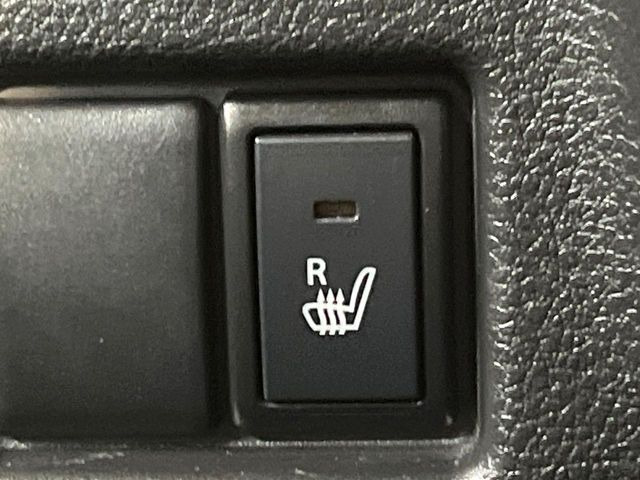 【シートヒーター】寒い日に重宝するシートヒーター!エアコンより早く温まってくれるので寒がりの人も安心ですね♪エアコンの温風は乾燥するから苦手、という方にもをおすすめです。