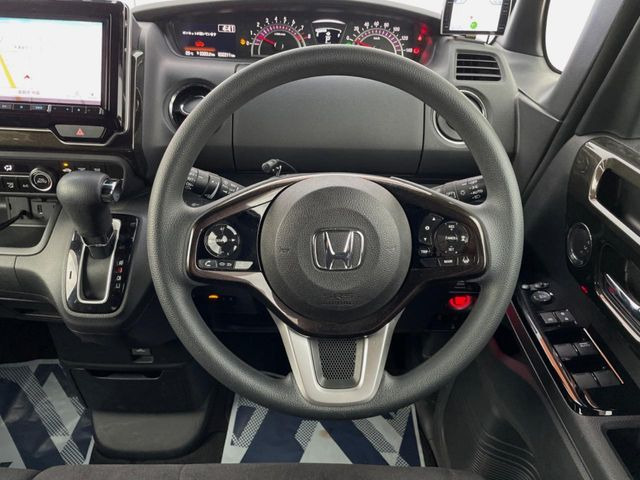�y�X�e�A�����O�X�C�b�`�z�^�]���A�O������ڐ������炷���ƂȂ��A�I�[�f�B�I���̑��삪�\�ȕ֗��@�\!���S&���K�ȃh���C�u�����o���Ă���܂���