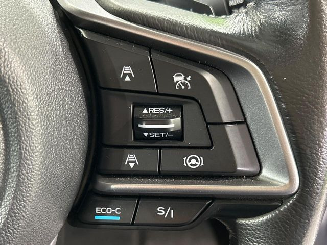 【全車速追従機能付クルーズコントロール】高速道路での長距離走行が楽に!!自動で速度を保つクルーズコントロールが、衝突軽減システムと連携し、前方の車両を感知して車間を保つように速度調節してくれます!!