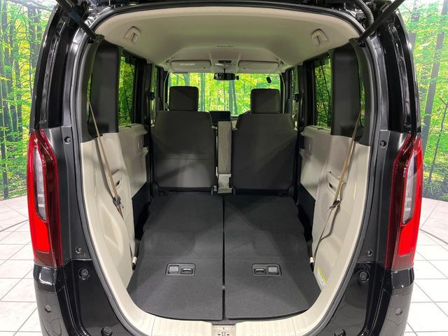 普段のお買い物や通勤、送迎等に十分な荷室スペースを確保しております。セカンドシートを倒すと、大きな荷物の積載も可能です♪