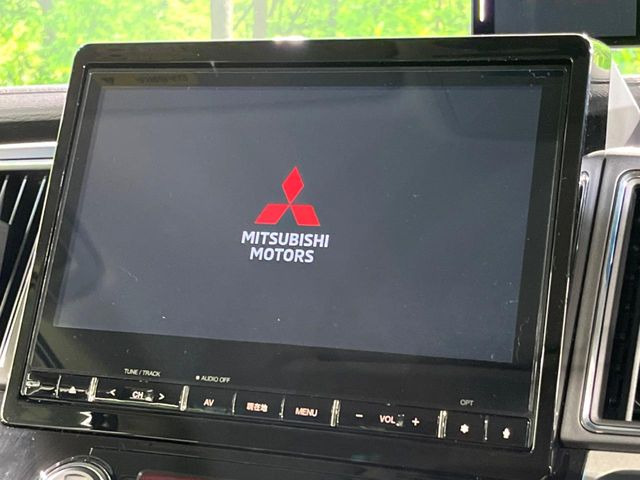 【大画面ナビ】人気の大型10インチナビを装備。存在感のある大画面はインパクト大!ナビ利用時のマップ表示は見やすく、テレビやDVDは臨場感がアップ!いつものドライブがグッと楽しくなります♪