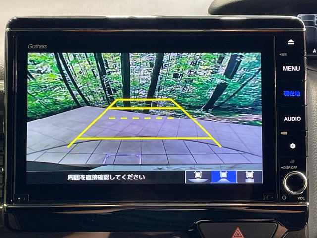 【バックカメラ】駐車時に後方がリアルタイム映像で確認できます。大型商業施設や立体駐車場での駐車時や、夜間のバック時に大活躍!運転スキルに関わらず、今や必須となった装備のひとつです!
