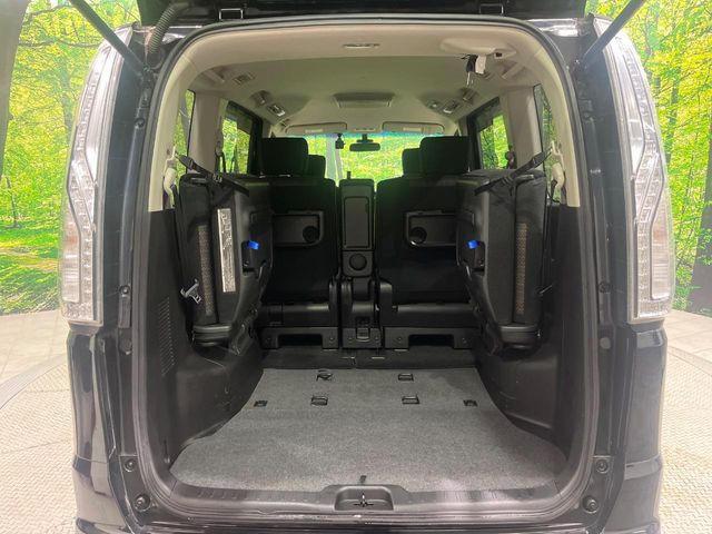 普段のお買い物や通勤、送迎等に十分な荷室スペースを確保しております。セカンドシートを倒すと、大きな荷物の積載も可能です♪
