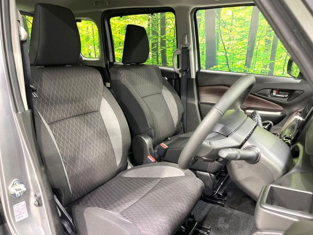運転席シート廻りは使用感も少なく、良好な状態となっています。丁寧に使われていたことがよくわかりますね。