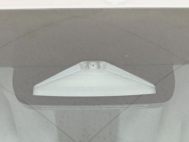 【トヨタセーフティセンス】走行中に前方の車両等を認識し、衝突しそうな時は警報とブレーキで衝突回避と被害軽減をアシスト。より安全にドライブをお楽しみいただけます。