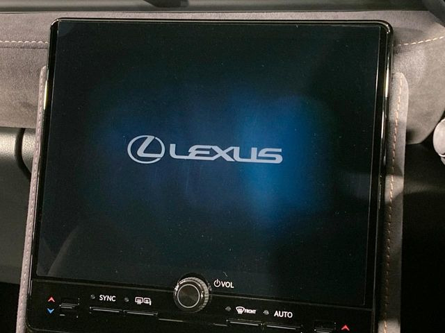 �y9.8�C���` �f�B�X�v���C�I�[�f�B�I�z���ʂ̃f�B�X�v���C��AppleCarPlay��AndroidAuto�����p�\�B�傫�ȉ�ʂŃX�}�z�i�r�A�v���������p���������܂���