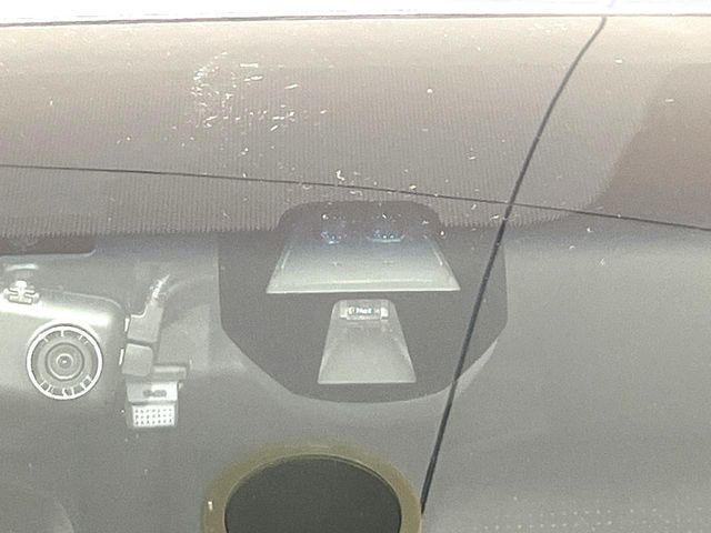 【シティブレーキアクティブシステム】低速走行中に前方の車両等を認識し、衝突しそうな時は警報とブレーキで衝突回避と被害軽減をアシスト。より安全にドライブをお楽しみいただけます。