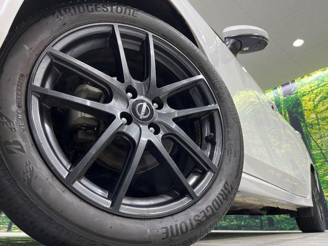 【純正17インチアルミホイール】外観にマッチした純正アルミホイールを装着しております。各種社外アルミホイールや、スタッドレスタイヤも取扱いしております。是非ご相談ください♪