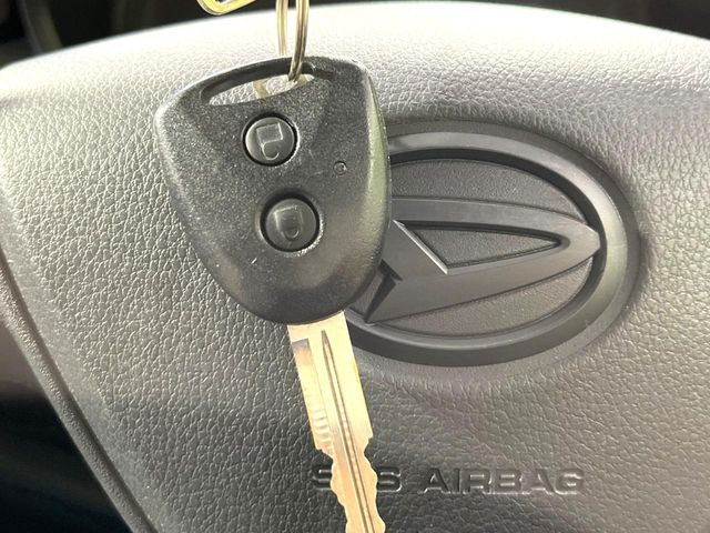 【キーレス】少し離れた場所からでもボタン一つでドアの開錠・施錠ができるのでとっても便利!ドアの鍵穴周りに傷をつけることもありません♪
