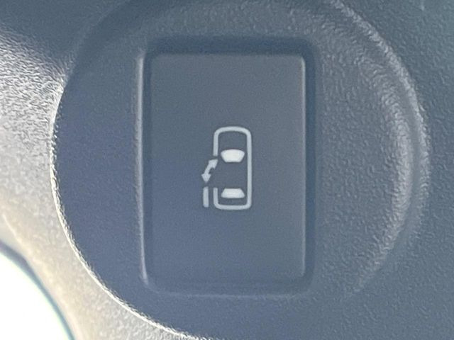 【パワースライドドア】スマートキーや運転席のスイッチでスライドドアの開閉が可能♪電動だから力を入れてドアを開ける必要が無く、小さいお子様でも、重い荷物を持っている時もラクに開け閉めできます♪
