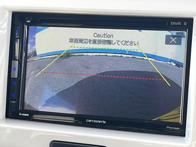 【バックカメラ】駐車時に後方がリアルタイム映像で確認できます。大型商業施設や立体駐車場での駐車時や、夜間のバック時に大活躍!運転スキルに関わらず、今や必須となった装備のひとつです!