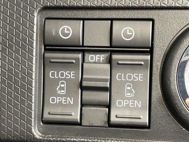 【両側パワースライドドア】スマートキーや運転席のスイッチで後席両側スライドドアの開閉が可能♪電動だから力を入れてドアを開ける必要が無く、小さなお子様でも簡単に開け閉めでき快適です♪