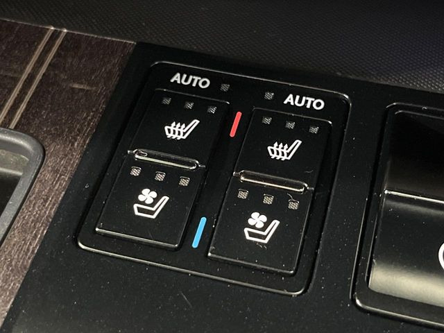 【シートヒーター&ベンチレーション】夏場は涼しい風でお尻や背中の熱やムレを防ぎ、冬はエアコンよりも早く温まってポカポカに!季節を問わず快適に過ごせます。