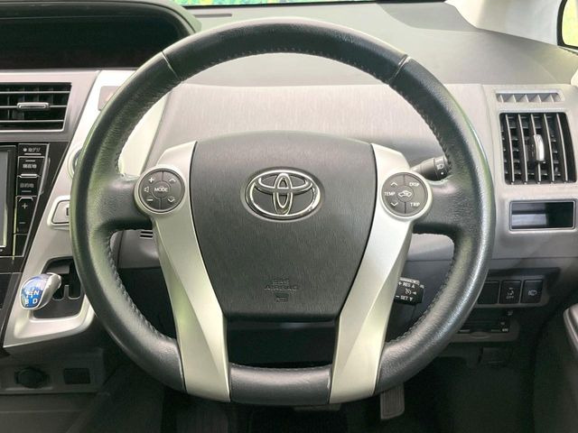 インテリアに合わせたデザインのステアリングは、運転される方のことも考え、運転しやすい形状、大きさです。是非一度、実際に触ってお確かめください。