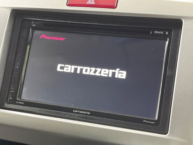 【ディスプレイオーディオ】お持ちのスマホやMP3プレイヤーとの無線接続で音楽再生が可能!コードで繋ぐわずらわしさも無く、手軽にお気に入りの音楽を楽しめます。