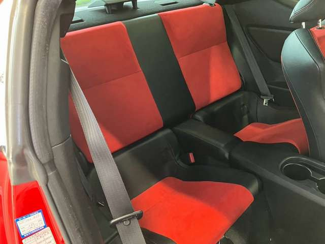 車内もキレイで嫌な臭いもありません☆気になる方は内装のスチームクリーナーも施工可能です♪