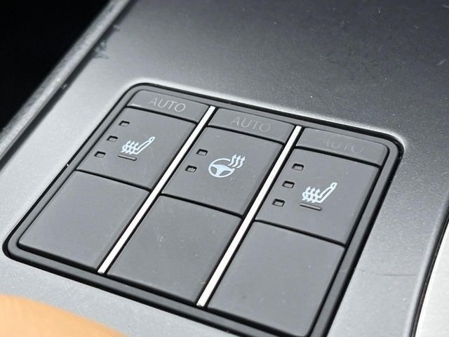 【シートヒーター】寒い日に重宝するシートヒーター!エアコンより早く温まってくれるので寒がりの人も安心ですね♪エアコンの温風は乾燥するから苦手、という方にもをおすすめです。