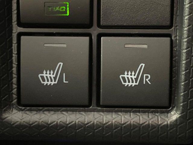 【シートヒーター】寒い日に重宝するシートヒーター!エアコンより早く温まってくれるので寒がりの人も安心ですね♪エアコンの温風は乾燥するから苦手、という方にもをおすすめです。