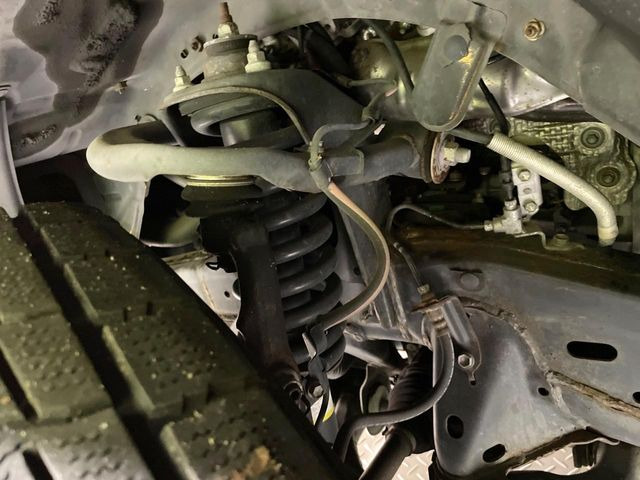 お車を安心してお乗りいただく為には、足回りの定期点検が欠かせません。サービスサポート(有償保証)では無料点検もご提供しており、安心のカーライフをお過ごしいただけるサポート体制が整っています。