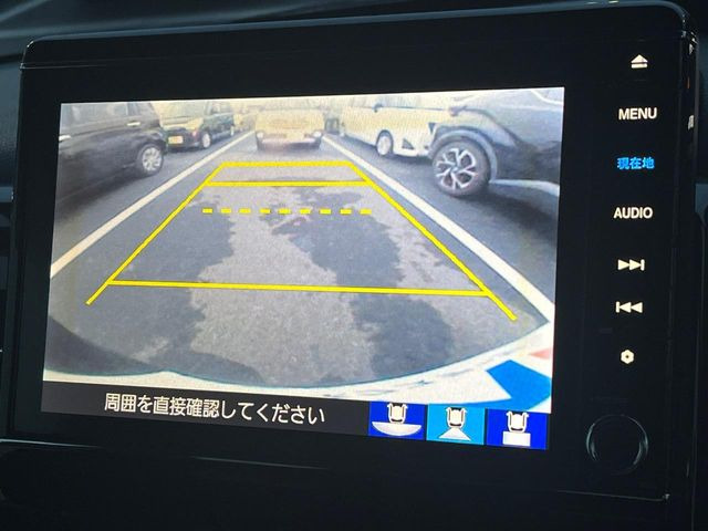 【バックカメラ】駐車時に後方がリアルタイム映像で確認できます。大型商業施設や立体駐車場での駐車時や、夜間のバック時に大活躍!運転スキルに関わらず、今や必須となった装備のひとつです!