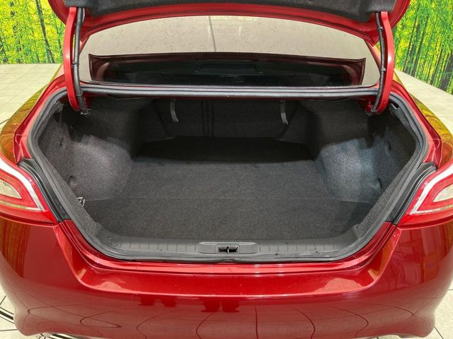 普段のお買い物や通勤、送迎等に十分な荷室スペースを確保しております。
