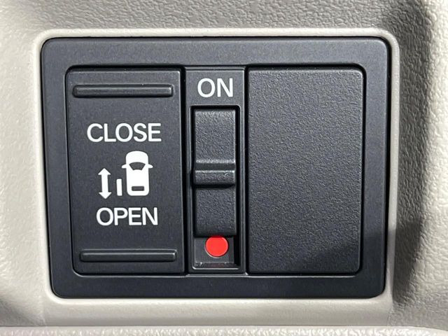 【パワースライドドア】スマートキーや運転席のスイッチでスライドドアの開閉が可能♪電動だから力を入れてドアを開ける必要が無く、小さいお子様でも、重い荷物を持っている時もラクに開け閉めできます♪