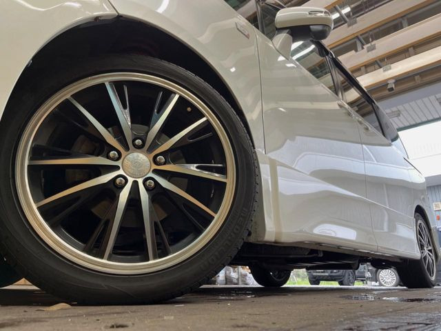 �y18�C���`�A���~�z�C�[���z�O�ςɃ}�b�`�����A���~�z�C�[���𑕒����Ă���܂��B�e��A���~�z�C�[����A�X�^�b�h���X�^�C�����戵�����Ă���܂��B���񂲑��k����������