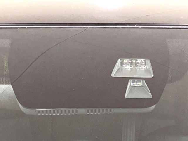 【スマートブレーキサポート】走行中に前方の車両等を認識し、衝突しそうな時は警報とブレーキで衝突回避と被害軽減をアシスト。より安全にドライブをお楽しみいただけます。