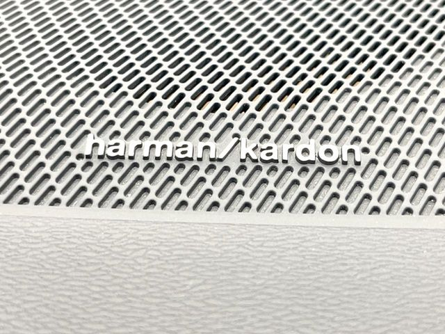 ●harman/kardonサウンドシステム:オーディオ専門メーカーが手掛けるプレミアムスピーカーを装備。多数のスピーカーから、音の粒立ちまで分かる高品質な音楽をお楽しみいただけます。