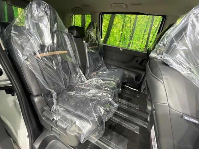 高品質なオリジナルフロアマットもオプションにてご用意しております。お好きなデザインやカラーをお車に合わせて選んでいただくことができます♪