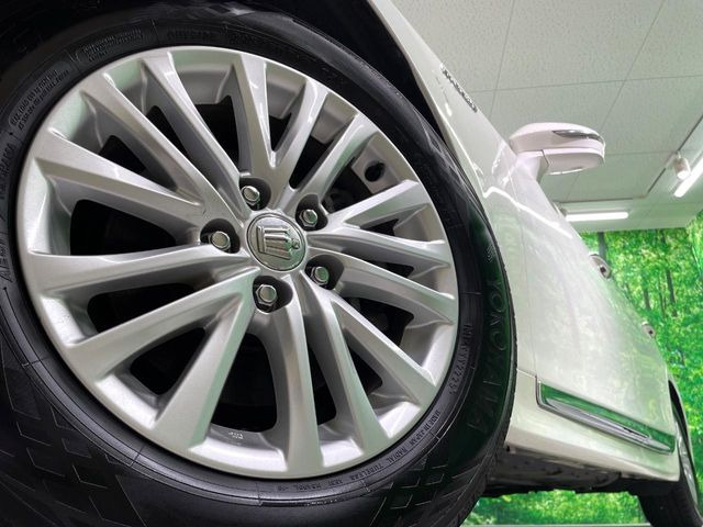 �y����16�C���`�A���~�z�C�[���z�O�ςɃ}�b�`���������A���~�z�C�[���𑕒����Ă���܂��B�e��ЊO�A���~�z�C�[����A�X�^�b�h���X�^�C�����戵�����Ă���܂��B���񂲑��k����������