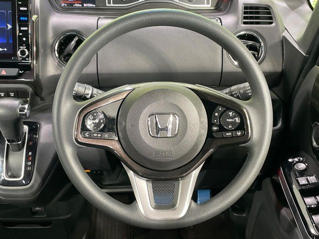 【ステアリングスイッチ】運転中、前方から目線をそらすことなく、オーディオ等の操作が可能な便利機能!安心&快適なドライブを演出してくれます♪
