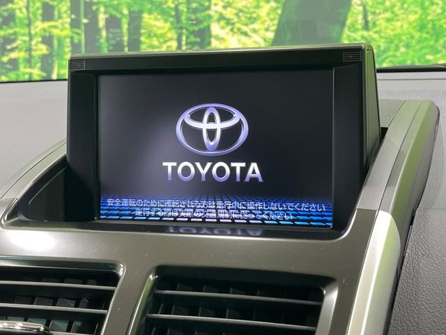 �y����8�^�f�B�X�v���C�I�[�f�B�I�z���ʂ̃f�B�X�v���C��AppleCarPlay��AndroidAuto�����p�\�B�傫�ȉ�ʂŃX�}�z�i�r�A�v���������p���������܂���