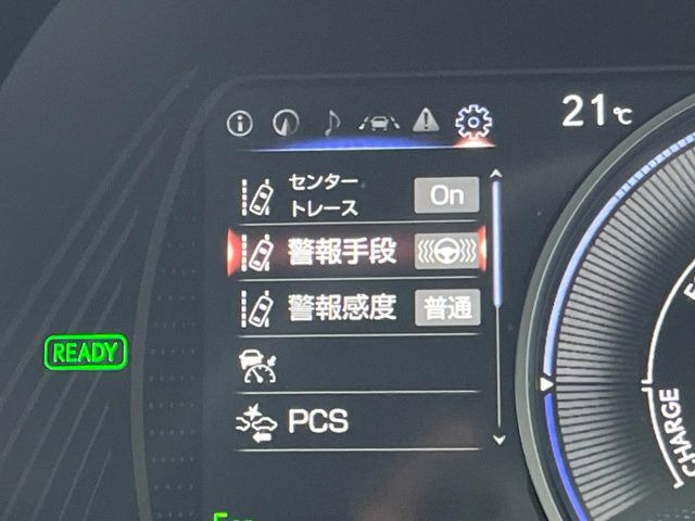 【トヨタセーフティセンス】走行中に前方の車両等を認識し、衝突しそうな時は警報とブレーキで衝突回避と被害軽減をアシスト。より安全にドライブをお楽しみいただけます。
