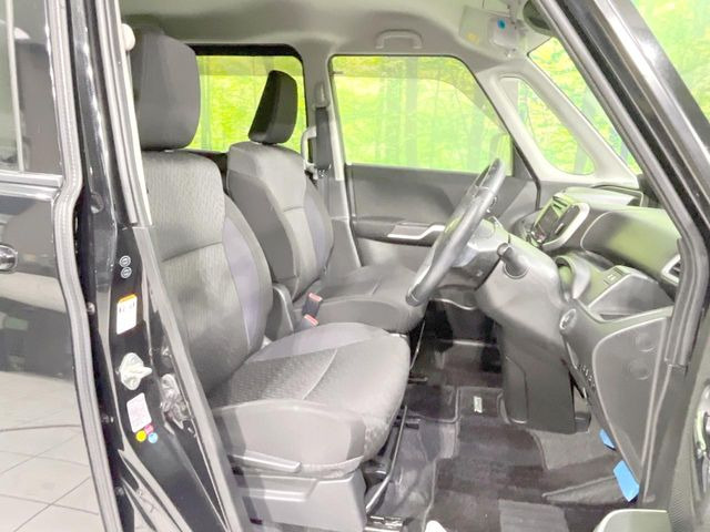 運転席シート廻りは使用感も少なく、良好な状態となっています。丁寧に使われていたことがよくわかりますね。