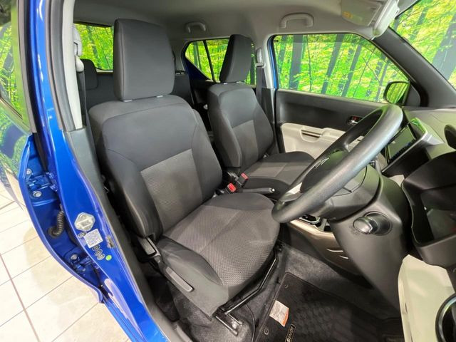 運転席シート廻りは使用感も少なく、良好な状態となっています。丁寧に使われていたことがよくわかりますね。