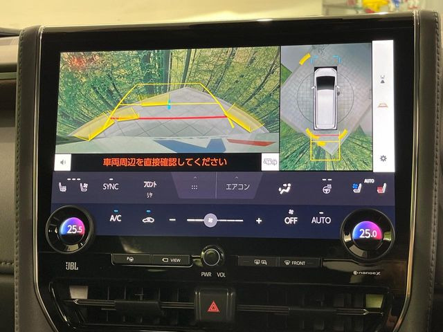 【パノラミックビューモニター】専用のカメラにより、上から見下ろしたような視点で360度クルマの周囲を確認することができます☆死角部分も確認しやすく、狭い場所での切り返しや駐車もスムーズに行えます。