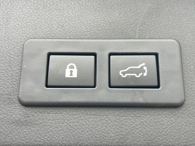 【パワーバックドア】スマートキーや運転席のボタンを押すだけでリアゲートが自動で開閉します!荷物を持っている時や、高い位置にあるバックドアを閉める際に便利な機能です♪