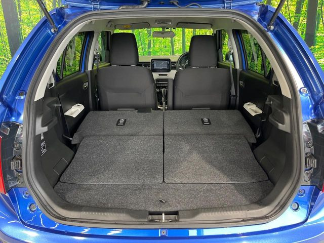 普段のお買い物や通勤、送迎等に十分な荷室スペースを確保しております。セカンドシートを倒すと、大きな荷物の積載も可能です♪