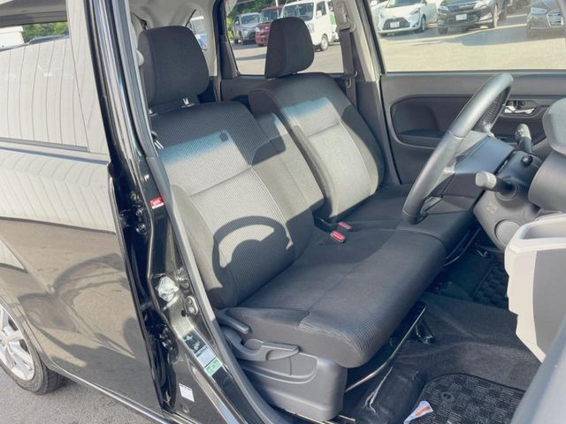ドライバーによって運転しやすいポジションは異なり、あの車はどうなのか不安なこともありますよね。気になるお車は店頭で乗り込んでご確認いただけます♪