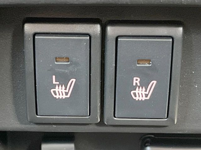 【シートヒーター】寒い日に重宝するシートヒーター!エアコンより早く温まってくれるので寒がりの人も安心ですね♪エアコンの温風は乾燥するから苦手、という方にもをおすすめです。